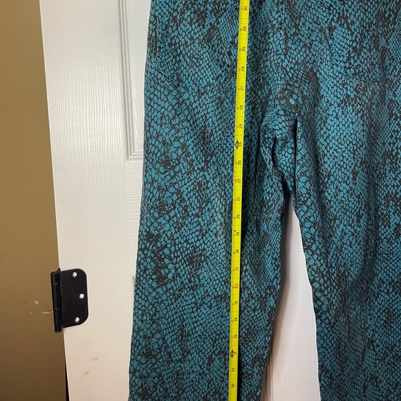 Lucky and Blessed Snakeskin Distressed Jeans 4 NWT - Picture 7 of 13